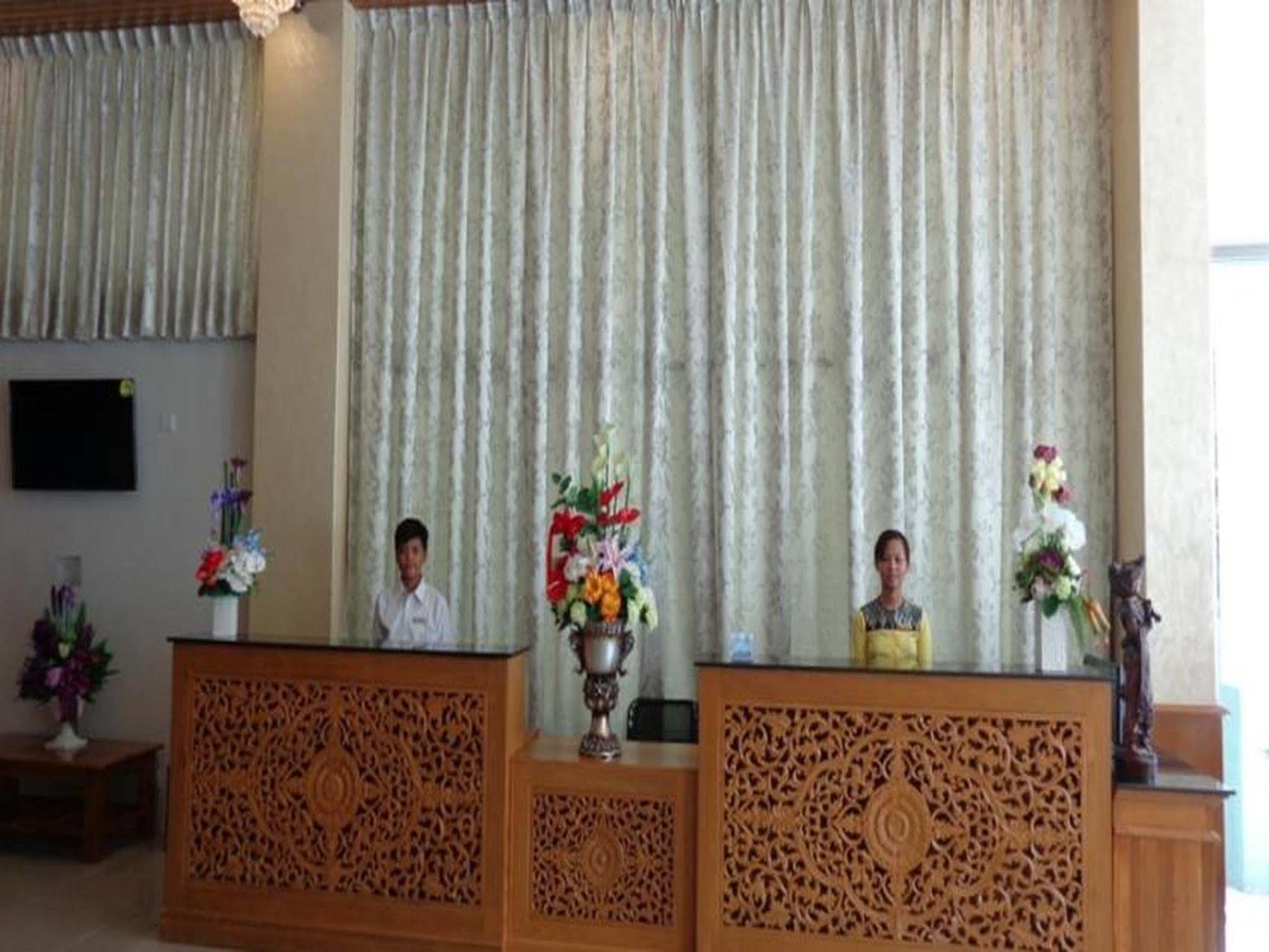 Royal Khattar Hotel Yangon Exterior photo